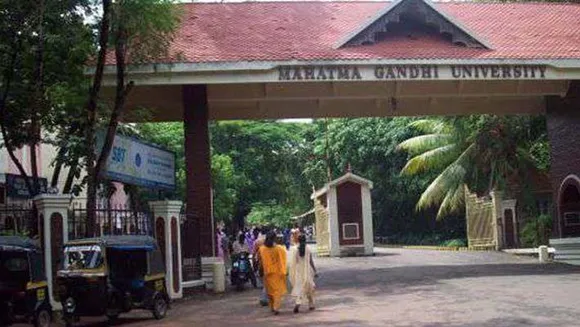 വിദ്യാർഥിനിയുടെ പരാതി: എംജി സർവകലാശാല നാനോ സെന്റർ ഡയറക്ടർ നന്ദകുമാർ കളരിക്കലിനെ മാറ്റി; സര്‍ക്കാര്‍ നിര്‍ദ്ദേശം പരിഗണിച്ചെന്ന് വിസി