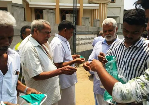 വെൽഫെയർ പാർട്ടി മക്കരപ്പറമ്പയിൽ സൗജന്യ മാസ്ക്കുകൾ വിതരണം ചെയ്തു