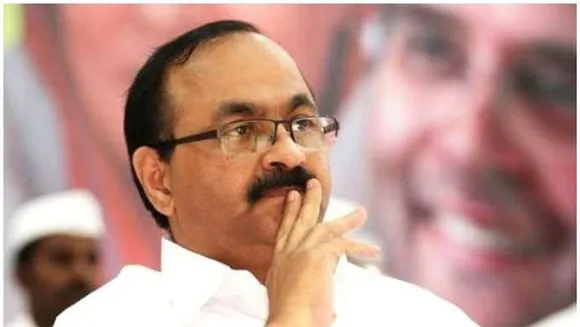 ഐസക്കിനു പറ്റിയതിനെ വേലിയിലിരുന്ന പാമ്പിനെ തോളേലിട്ടു എന്നു നാട്ടുമ്പുറത്തു പറയും; സി.എ.ജി. റിപ്പോര്‍ട്ട് നിയമസഭയുടെ മേശപ്പുറത്തുവയ്ക്കാതെ പത്രസമ്മേളനം നടത്തി വിമര്‍ശിച്ചതിലൂടെ തോമസ് ഐസക്ക് പുലിവാല് പിടിക്കുകയായിരുന്നെന്ന് വി.ഡി.സതീശന്‍ 