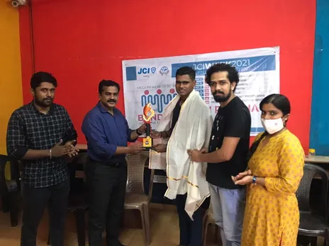 അബ്ദുൽ റസാഖിന് സ്പോർട്സ് ഐക്കൺ അവാർഡ് സമ്മാനിച്ചു