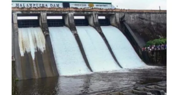 ശക്തമായ മഴയെ തുടർന്ന് ജലനിരപ്പ് ഉയർന്ന സാഹചര്യത്തിൽ മലമ്പുഴ ഡാമിന്‍റെ ഷട്ടറുകള്‍ തുറന്നു