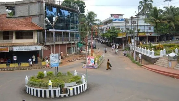 തമിഴ്നാട്ടിൽ നിന്നും പാസ്സില്ലാതെ  തൊഴിലാളി ബൈക്കിൽ പൈകയിൽ എത്തി:  അണുവിമുക്തമാക്കിയ ശേഷം കടകൾ നാളെ തുറക്കാമെന്ന് പഞ്ചായത്ത് സെക്രട്ടറി: കടകൾ തുറക്കരുതെന്ന പ്രചരണം വ്യാജം