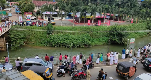 പാലാ ളാലം തോട്ടിൽ കുളിക്കുന്നതിനിടെ ഒഴുക്കില്‍പെട്ട യുവതികളില്‍ ഒരാള്‍ മരണമടഞ്ഞു