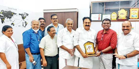 പാലാ ജനറൽ ആശുപത്രി മാനേജിംഗ് കമ്മിറ്റി ചെയർമാൻ സ്ഥാനത്തു നിന്നും ചുമതല ഒഴിഞ്ഞ ആൻ്റോ പടിഞ്ഞാറേക്കരയ്ക്ക് ആശുപത്രി ജീവനക്കാർ യാത്രയയ്പ്പ് നൽകി