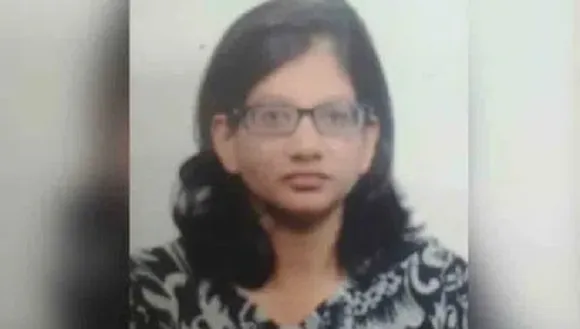 ശമ്പളം 30,000 മാത്രം; റെയ്ഡിൽ പിടിച്ചത് 7 കോടിയുടെ വസ്തുവകകൾ ! ഏഴ് ആഡംബരക്കാറുകളും, 100 നായകളും സ്വന്തം; സര്‍ക്കാര്‍ ജീവനക്കാരി കുടുങ്ങി