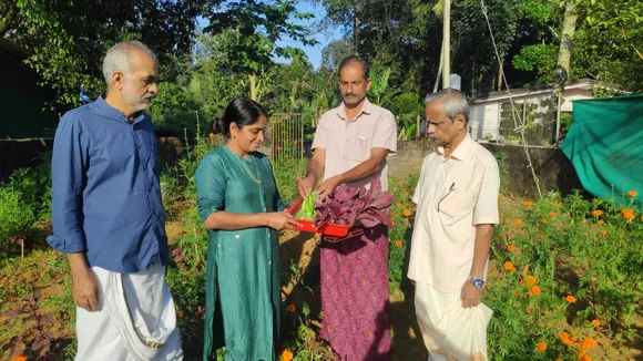 ആണ്ടൂര്‍ ദേശീയ വായനശാലയുടെ നേതൃത്വത്തില്‍ നടത്തിയ പച്ചക്കറി - പൂ കൃഷികളുടെ വിളവെടുപ്പ് നടത്തി