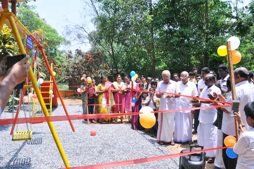 നെയ്യശ്ശേരി സെന്റ്‌ സെബാസ്റ്റ്യന്‍സ്‌ ഹൈസ്‌കൂളില്‍ 1996-97 ബാച്ചിന്റെ ഒന്നാമത്‌ സര്‍ഗ്ഗ സംഗമം നടന്നു