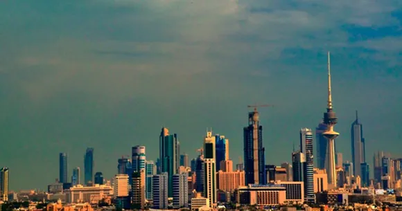 കുവൈറ്റിലേയ്ക്കുള്ള യാത്രാവിലക്കില്‍ കുടുങ്ങി രാജ്യത്തിന്‌ പുറത്തുകഴിയുന്ന പ്രവാസികളുടെ താമസ രേഖ പുതുക്കാന്‍ പ്രത്യേക അനുമതി. വിലക്ക് കാലഘട്ടത്തില്‍ കാലാവധി കഴിയുന്ന വിസിറ്റിംഗ് വിസകള്‍ക്ക് കാലാവധി നീട്ടിനല്‍കി