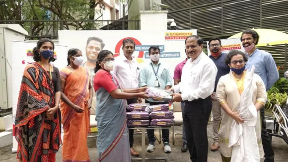 വലപ്പാട് ഗ്രാമപഞ്ചായത്ത് ആശാവർക്കേഴ്‌സിന് മണപ്പുറം ഫൗണ്ടേഷൻ്റെ  സ്നേഹാദരവ്