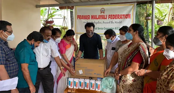 പ്രവാസി മലയാളി ഫെഡറേഷൻ കടുത്തുരുത്തി യൂണിറ്റ് നിർധനരായ വിദ്യാർഥികൾക്ക് പഠനോപകരണങ്ങൾ കൊടുത്തു സഹായിക്കുന്ന പദ്ധതിയുടെ ഭാഗമായി മൊബൈൽ ഫോണുകള്‍ വിതരണം ചെയ്തു