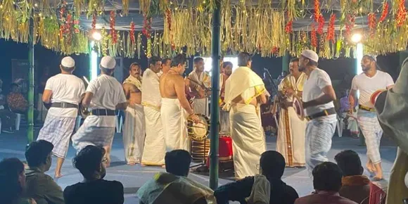 കണ്ണിന് വിരുന്നായി യുഎഇയിൽ പാലക്കാട് ദേശക്കൂട്ടായ്മ ഒരുക്കിയ 'വിശ്വമയം' കണ്യാർകളി മേള