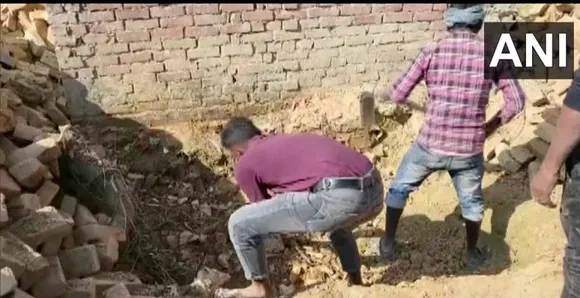 ഉത്തര്‍പ്രദേശില്‍ രണ്ടുമാസം മുന്‍പ് കാണാതായ യുവതിയുടെ മൃതദേഹം മുന്‍മന്ത്രിയുടെ മകന്‍റെ സ്ഥലത്തെ സെപ്റ്റിക് ടാങ്കിൽ