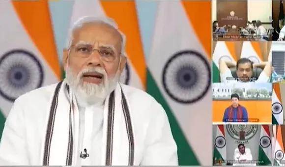 പ്രധാനമന്ത്രി സംസാരിക്കവെ, ഇരുകൈകളും തലയ്ക്ക് പിന്നിലായി കസേരയില്‍ ചേര്‍ത്തുവെച്ച് ഇരുന്ന് കെജ്‌രിവാള്‍; മര്യാദയില്ലാത്ത മുഖ്യമന്ത്രിയെന്ന് വിമര്‍ശിച്ച് ബിജെപി-വീഡിയോ