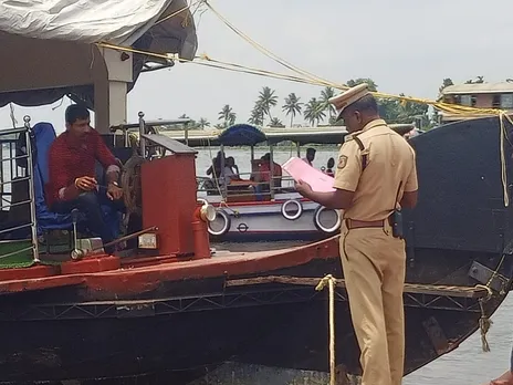 ആലപ്പുഴയില്‍ ഹൗസ് ബോട്ടുകളില്‍ വ്യാപക  പരിശോധന; മൂന്ന് ബോട്ടുകൾ  പിടിച്ചെടുത്തു