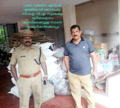 കാക്കിക്കുള്ളിലുമുണ്ട് കനിവുള്ള ഹൃദയങ്ങൾ . പാലാ ഡിവൈ. എസ്.പി. ഷാജിമോൻ ജോസഫിന്റെ നേതൃത്വത്തിൽ ദുരിതാശ്വാസ ക്യാമ്പുകളിലേക്കായി സമാഹരിച്ച ഒരു ലോഡ് സാധനങ്ങൾ