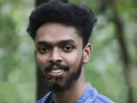 കല്‍പ്പറ്റയിൽ ബസ് സ്റ്റോപ്പിനു മുകളില്‍ തെങ്ങ് വീണ് ഗുരുതര പരിക്കേറ്റ വിദ്യാര്‍ഥിക്ക് ദാരുണാന്ത്യം