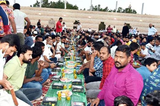 ഇഫ്‌താറിനെത്തിയവർ ഖസറുദ്ധീറ മൈതാനം നിറഞ്ഞൊഴുകി; പ്രവാസ ലോകത്തെ ഏറ്റവും വലിയ നോമ്പ്തുറയൊരുക്കി മക്കാ കെ എം സി സി