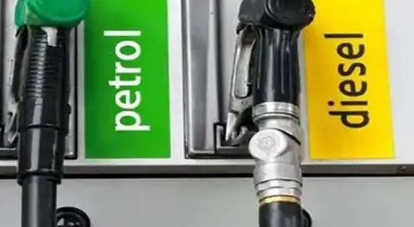 ഇടിത്തീ പോലെ ഇന്ധനവില രാജ്യത്ത് കുതിക്കുന്നു; രാജ്യത്ത് പെട്രോളിനും ഡീസലിനും വില ഇന്നും വര്‍ധിപ്പിച്ചു
