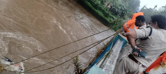 മീനച്ചിലാറ്റിലൂടെ ഒഴുകി വന്ന മൃതദേഹം പാലാ പോലീസും ഫയർഫോഴ്സും ചേർന്ന് കരയ്ക്കെടുത്തു