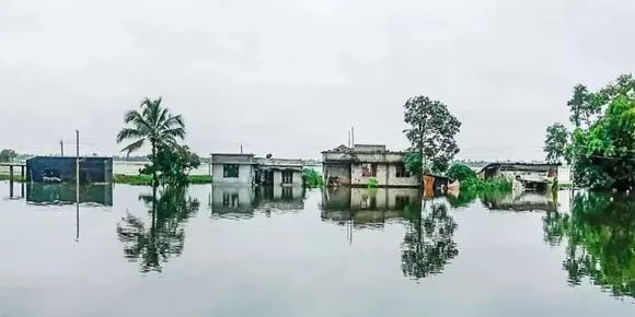 കനത്ത മഴയിൽ വെള്ളക്കെട്ട്; ദുരിതാശ്വാസ ക്യാമ്പുകളായി സ്കൂളുകൾ; കുട്ടനാട് താലൂക്കിലെ വിദ്യാഭ്യാസ സ്ഥാപനങ്ങൾക്ക് നാളെ അവധി