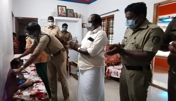 തൊട്ടാൽ പൊട്ടുന്ന എല്ലുകൾ. അവശതയെ തോല്‍പിച്ച്  പരീക്ഷയില്‍ മിന്നും ജയം നേടിയ അലീഷയെ ജനമൈത്രി പോലീസ് അഭിനന്ദിച്ചു