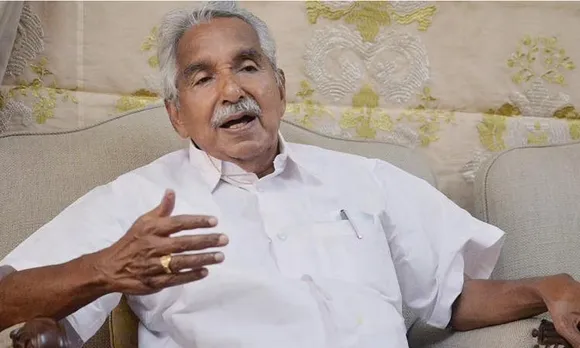 എംപി ഓഫീസിലെ ഗാന്ധി ചിത്രം കോൺഗ്രസുകാർ നശിപ്പിക്കില്ല, പയ്യന്നൂരിൽ ഗാന്ധി പ്രതിമയുടെ തല തകർത്തത് സിപിഎം പ്രവർത്തകരാണെന്ന് ഉമ്മന്‍ചാണ്ടി