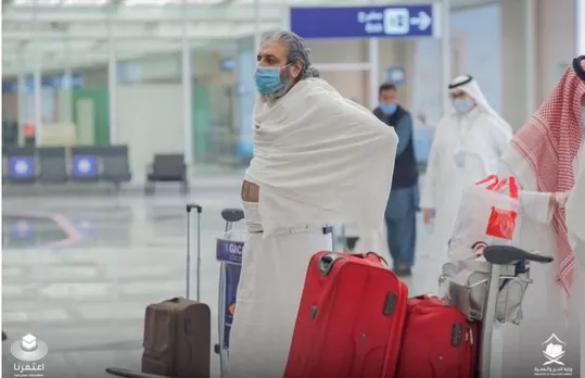 വീണ്ടും പ്രവാഹം...... മുസ്ലിം ലോകം പുണ്യ മക്കയിലേയ്ക്ക് ഒഴുകിത്തുടങ്ങി; ആദ്യമെത്തിയത് പാകിസ്ഥാനിൽ നിന്നുള്ളവർ; കൊറോണ മൂലം ഇന്ത്യയ്ക്ക് ഇനിയും കാത്തിരിക്കണം; ആദ്യ വിദേശ ഉംറ സംഘത്തിന് ഹൃദയം തൊട്ട വരവേൽപ്പ്