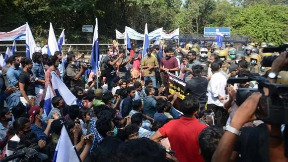 സി എം@കാമ്പസ് പരിപാടിയിലേക്ക് നടത്തിയ ഫ്രറ്റേണിറ്റി മാർച്ചിനു നേരേ പൊലീസ് അതിക്രമം