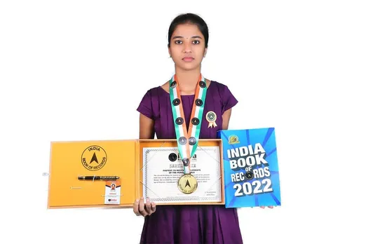 ഇന്ത്യാ ബുക്ക് ഓഫ് റെക്കോർഡ്സിൽ ഇടം പിടിച്ച് കൂടാലപ്പാടുകാരി