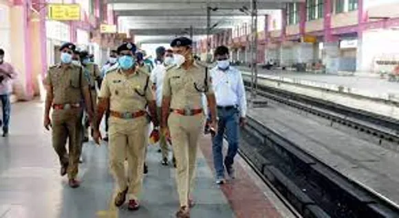 റെയിൽവേ ജീവനക്കാരിയെ പീഡിപ്പിക്കാൻ ശ്രമിച്ച കേസിലെ പ്രതിയെ പിടികൂടാനാകാതെ പൊലീസ്