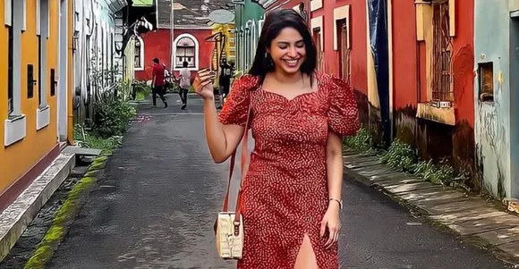 “വേഷം കൊണ്ട് ആരെയും വിലയിരുത്താതെ ഇരിക്കുക;  ഇതിലെന്തെങ്കിലും കുഴപ്പം ഉണ്ടെന്ന് തോന്നുന്ന സുഹൃത്തുക്കൾ ഉണ്ടോ? ‘ന്നാ താൻകേസ് കൊട്’, ബാക്കി തല്ലുമാലയായി കാണാം; സദാചാരക്കാരെ ശാന്തരാകൂ..”-അമേയ മാത്യു