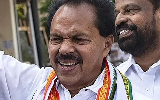 പിടി തോമസിന് കണ്ണീരോടെ വിട നല്‍കി ജന്മനാട് ! കൊടും തണുപ്പിനിടയിലും ഇന്നലെ അര്‍ധരാത്രി കമ്പംകെട്ട് മുതല്‍ പുലര്‍ച്ചെ തൊടുപുഴ വരെ പിടിക്ക് അന്ത്യാഭിവാദ്യം അര്‍പ്പിക്കാന്‍ ഒഴുകിയെത്തിയത് പതിനായിരങ്ങള്‍; പിടിയുടെ മൃതദേഹം കണ്ട് പൊട്ടിക്കരഞ്ഞ് സഹപ്രവര്‍ത്തകരും കോണ്‍ഗ്രസ് നേതാക്കളും, നാട്ടുകാരും! ഇടക്കാലത്ത് പിടിയോട് പിണങ്ങിയ ഇടുക്കിക്കാര്‍ പിടിയെ യാത്രയാക്കിയത് കൊടുംമഞ്ഞില്‍ മണിക്കൂറുകളോളം കാത്തുനിന്ന് വേദനയോടെ !