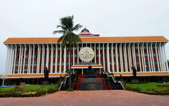 നേതാക്കളേ നിങ്ങളെ ആരെങ്കിലും രാഷ്ട്രീയത്തിലേക്ക് ക്ഷണിച്ചോ ? നിങ്ങളെല്ലാം ചേർന്ന് നിങ്ങളുടെ ശമ്പളവും ആനുകൂല്യങ്ങളും വാനോളം ഉയർത്താൻ പോകുകയാണ് അല്ലേ ? ഇപ്പോൾ ലഭിക്കുന്ന ശമ്പളവും ആനുകൂല്യങ്ങളും മതിയാകാത്തവർ പൊതുപ്രവർത്തനം ഉപേക്ഷിച്ചു പോകട്ടെ. നിസ്വാർത്ഥമായി ജനങ്ങൾക്കിടയിൽ പ്രവർത്തിക്കാൻ കഴിയുന്ന യുവാക്കളുടെ പുതിയ തലമുറക്കായി അവർ വഴിമാറട്ടെ