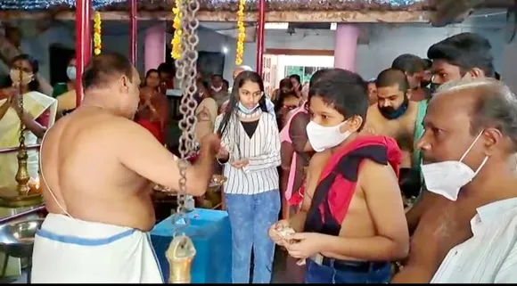 അടുത്ത ഒരാണ്ടിൻ്റെ ഐശ്വര്യ സമ്പദ് സമൃദ്ധിയുടെ അനുഗ്രഹമായി പാലാ ഏഴാച്ചേരി കാവിന്‍പുറം ക്ഷേത്രത്തിൽ ഉമാ മഹേശ്വരന്മാരുടെ വിഷുകൈനീട്ടം ഏറ്റുവാങ്ങാൻ നിരവധി ഭക്തരെത്തി