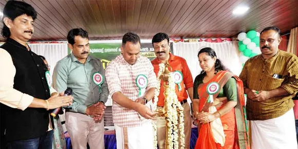 കുവൈറ്റ് വയനാട് അസോസിയേഷൻ വിദ്യാകിരൺ 2023 പദ്ധതിയിൽ പഠനോപകരണങ്ങൾ വിതരണം ചെയ്തു