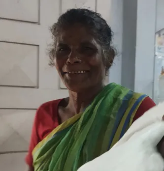 മറയൂരിൽ തോട്ടത്തില്‍ കള പറിക്കാന്‍ പോയ വീട്ടമ്മയ്ക്ക് തെരുവുനായയുടെ കടിയേറ്റ് പരിക്ക്