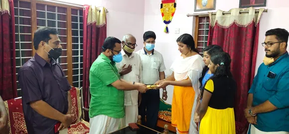 കോവിഡ് ബാധിച്ചു മരണമടഞ്ഞ പ്രവാസിയുടെ കുടുംബത്തിന് നവയുഗത്തിന്‍റെ  കൈത്താങ്ങ്.