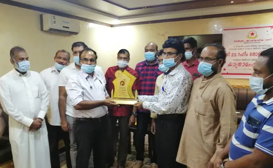 പ്രവാസം അവസാനിപ്പിച്ച് മടങ്ങുന്ന ഇ എസ് റഹീമിന് നവയുഗം യാത്രയയപ്പ് നൽകി.