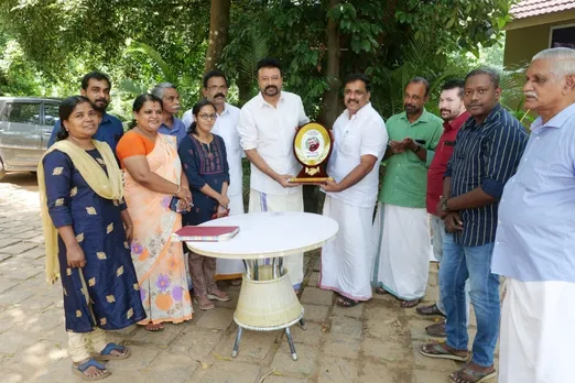 പശുക്കളുടെ തോഴൻ നടൻ ജയറാമിന് ജന്മനാട്ടിൽ സ്‌നേഹാദരം