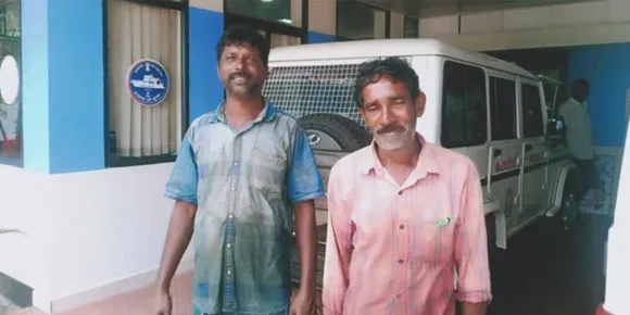 ആഴക്കടലിൽ അകപ്പെട്ട മത്സ്യതൊഴിലാളികൾക്ക് രക്ഷകരായി തീരദേശ പോലീസ്: തീരത്തു നിന്നും 24 കിലോമീറ്റർ അകലെ മത്സ്യ ബന്ധനത്തിനിടയിൽ അപകടത്തിൽപ്പെട്ടർക്കാണ് രക്ഷകരായത്