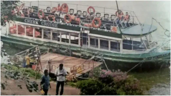 കാലപ്പഴക്കം മൂലം ദ്രവിച്ച പലകകള്‍; അടിത്തട്ടിലെ പലക തകര്‍ന്ന് ബോട്ടിൽ  വെള്ളം ഇരച്ചു കയറി, മൂന്നാറില്‍  സഞ്ചാരികള്‍ രക്ഷപ്പെട്ടത് അത്ഭുതകരമായി