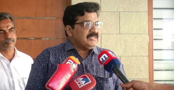 പിണറായി വിജയന്‍ കമ്യൂണിസ്റ്റാണോ? വഖഫ് നിയമന വിവാദത്തിൽ ഞങ്ങൾ മിണ്ടരുതെന്നാണോ പിണറായി വിജയൻ പറയുന്നത്, അത് കൈയിൽ വച്ചാൽ മതി, ലീഗിന്‍റെ തലയില്‍ കയറേണ്ട;  മുസ്ലീം ലീഗ് രാഷ്ട്രീയ സംഘടനയാണോ എന്ന മുഖ്യമന്ത്രിയുടെ ചോദ്യത്തിന് മറുപടിയുമായി എം.കെ.മുനീര്‍