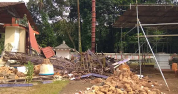 അന്തീനാട് ക്ഷേത്രത്തിലെ ആനപ്പന്തല്‍ തകര്‍ന്നുവീണു !