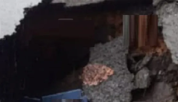 പാലാ നഗരത്തിൽ റോഡ് ഇടിഞ്ഞ് വലിയ ഗർത്തം രൂപപ്പെട്ടു; മീനച്ചിലാറിന്റെ ജലനിരപ്പ് മുന്നറിയിപ്പ് നിരപ്പിൽ നിന്നും ഉയർന്നു