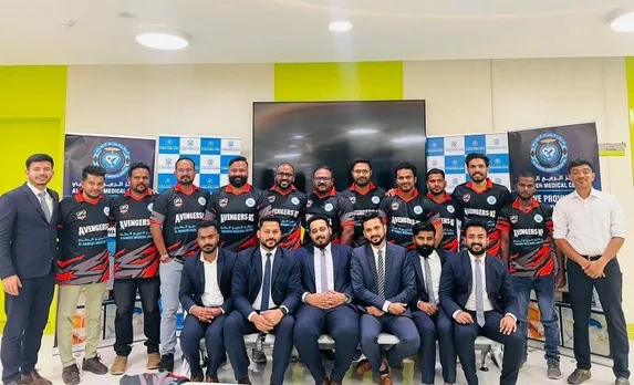 ബഹ്റൈനിലെ ക്രിക്കറ്റ് ടീം ക്ലബ് അവഞ്ചേർസ് ഇലവന് പ്രിവില്ലേജ് കാർഡ് കൈമാറി