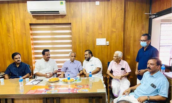 കാടാമ്പുഴ ഭഗവതി ദേവസ്വം നടത്തിവരുന്ന ധർമ്മാശുപതിയുടെ അനുബന്ധമായി പാവപ്പെട്ട വ്യക്കരോഗികൾക്കായി തുടങ്ങുന്ന സൗജന്യ ഡയാലിസിസ് കേന്ദ്രം നിർമ്മാണത്തിന്റെ അന്തിമഘട്ട പ്രവർത്തനങ്ങൾ മലബാർ ദേവസ്വം ബോർഡ് പ്രസിഡണ്ട് എം.ആർ. മുരളിയുടെ അദ്ധ്യക്ഷതയിൽ ചേർന്ന യോഗം വിലയിരുത്തി