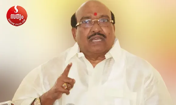 ജാതിഭ്രാന്തനെന്ന് വിളിച്ചാലും എത്ര ആക്രമിച്ചാലും ജാതി പറയുന്നതിൽ നിന്ന് പിന്മാറാനാവില്ല. ജാതിയുടെ പേരിൽ നീതി നഷ്ടപ്പെട്ട സമുദായത്തിന്റെ തലപ്പത്തിരിക്കുമ്പോൾ ജാതി പറയാതിരിക്കാനാവില്ല. ജാതിയുടെ പേരിൽ ജോലി നിഷേധിക്കപ്പെട്ട ഡോ. പല്പുവിന്റെ സ്വകാര്യ ദുഖത്തിൽ നിന്നുണ്ടായ പ്രസ്ഥാനമാണിത്. ജാതിയുടെ പേരിലുള്ള ഒരു വിവാദത്തിനു കൂടി തിരികൊളുത്തി വെള്ളാപ്പള്ളി നടേശൻ