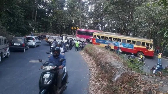 ടോറസ് ലോറി യന്ത്രതകരാര്‍; ചുരത്തിൽ ഗതാഗത തടസ്സം രൂക്ഷം