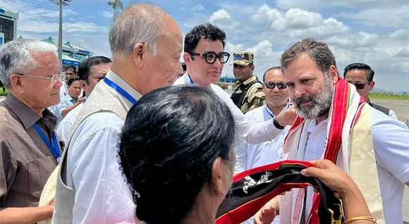 രാഹുൽ ഗാന്ധി ഹെലികോപ്ടര്‍ മാര്‍ഗം ചുരാചന്ദ്പുരിൽ; ക്യാംപുകള്‍ സന്ദര്‍ശിച്ചു