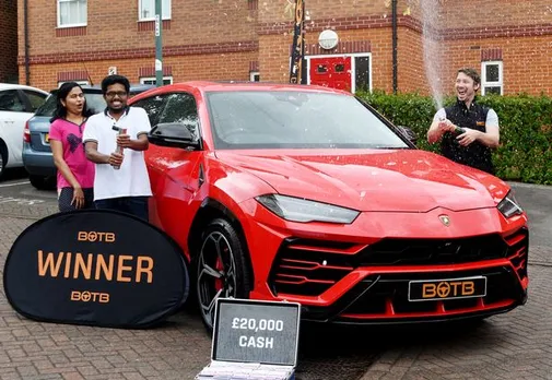 കോടിപതിയാകുന്നതിന് തൊട്ടു മുമ്പും ജോലി തേടി മെയിലുകള്‍ അയച്ചു; യുകെയില്‍ തൊഴിലില്ലാതെ പ്രതിസന്ധിയിലായ മലയാളി യുവാവിനെയും നഴ്‌സായ ഭാര്യയെയും തേടിയെത്തിയത് കോടികളുടെ സൗഭാഗ്യവും ലംബോര്‍ഗിനി കാറും !